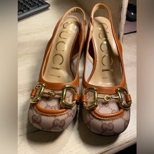 GUCCI Women’s GG mesh tan leather red tint mid heel sling back horse bit size 6